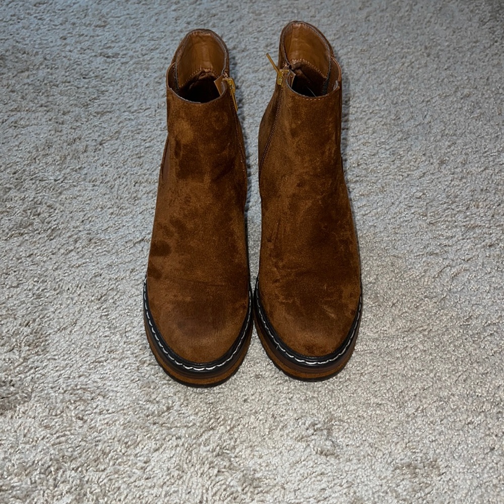 Suede brown booties!